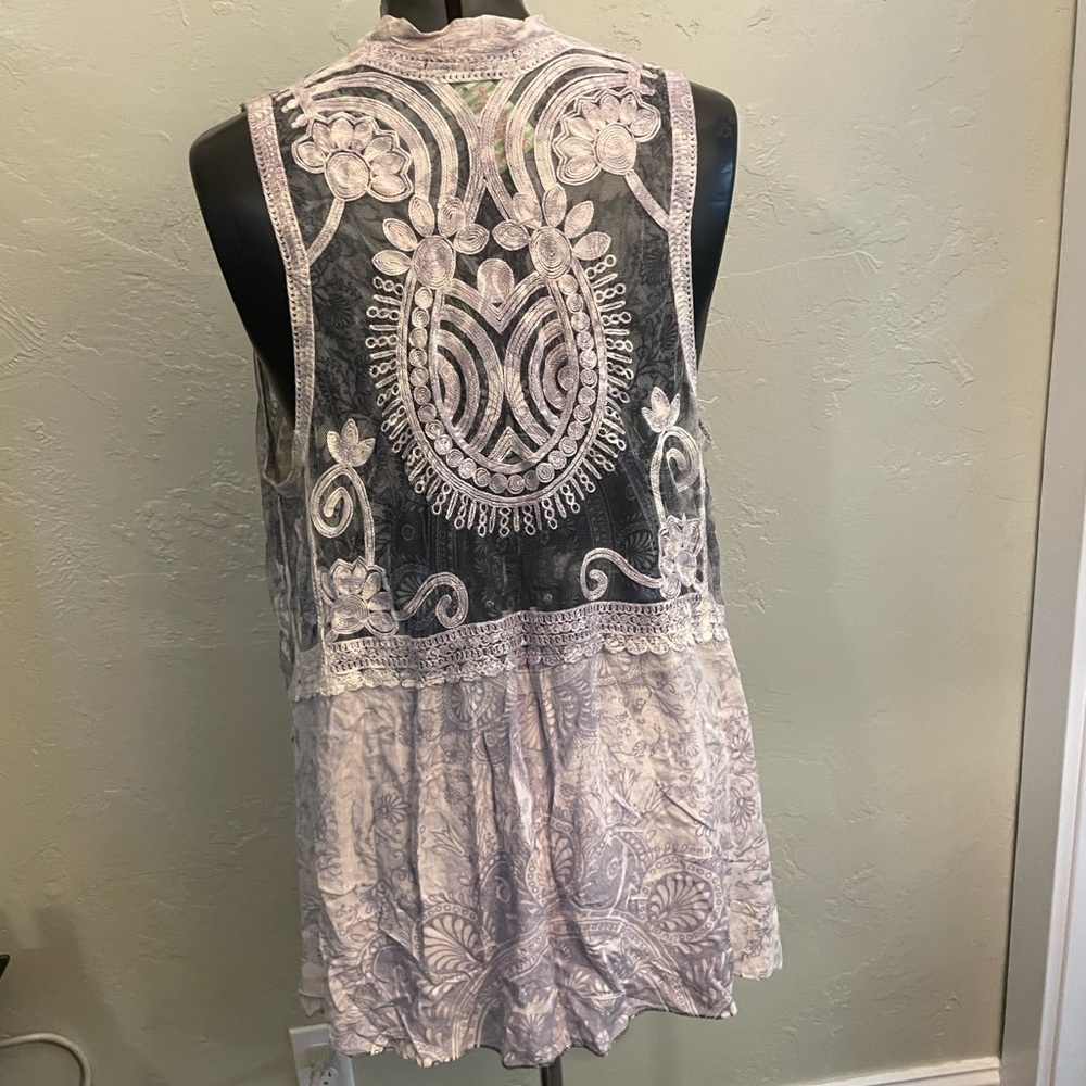 Floral Lace Women's Vest - Picture 2 of 6